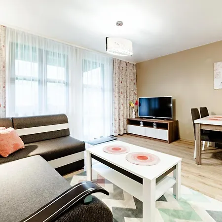 Przy Stoku Z Ogrodem I Tarasem - Pod Karpatka Apartmán *